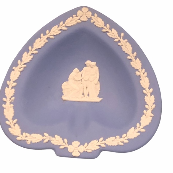 VINTAGE WEDGWOOD JASPERWARE ASHTRAYS - SET OF 2 BLUE & 1 GREEN - Picture 2 of 16